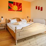 Weingut Winzerhof Gaestezimmer Grebenz 팜스테이 *