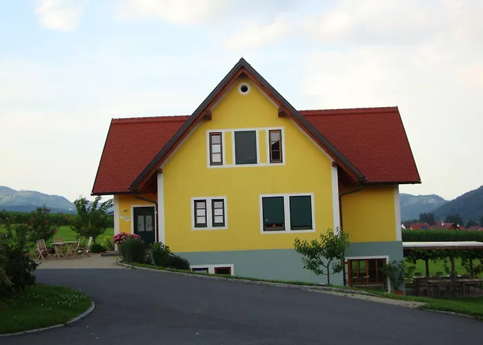 Vakantieboerderij Weingut Winzerhof Gaestezimmer Grebenz Großklein