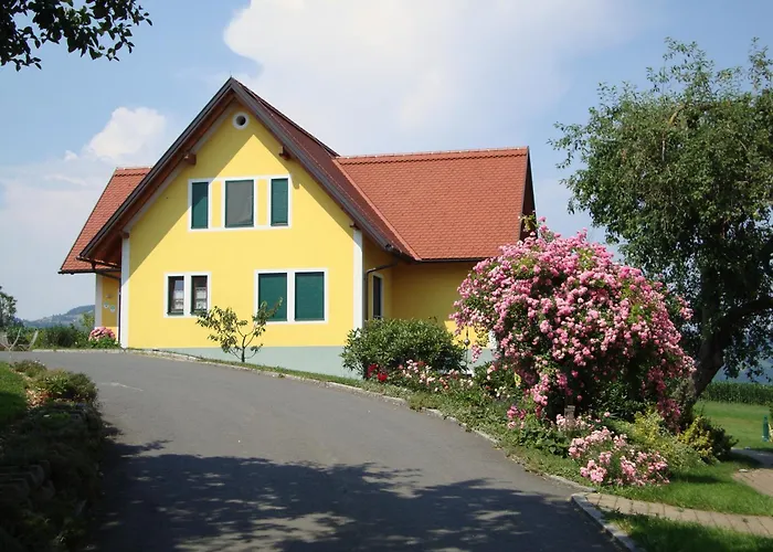 Weingut Winzerhof Gaestezimmer Grebenz Vakantieboerderij